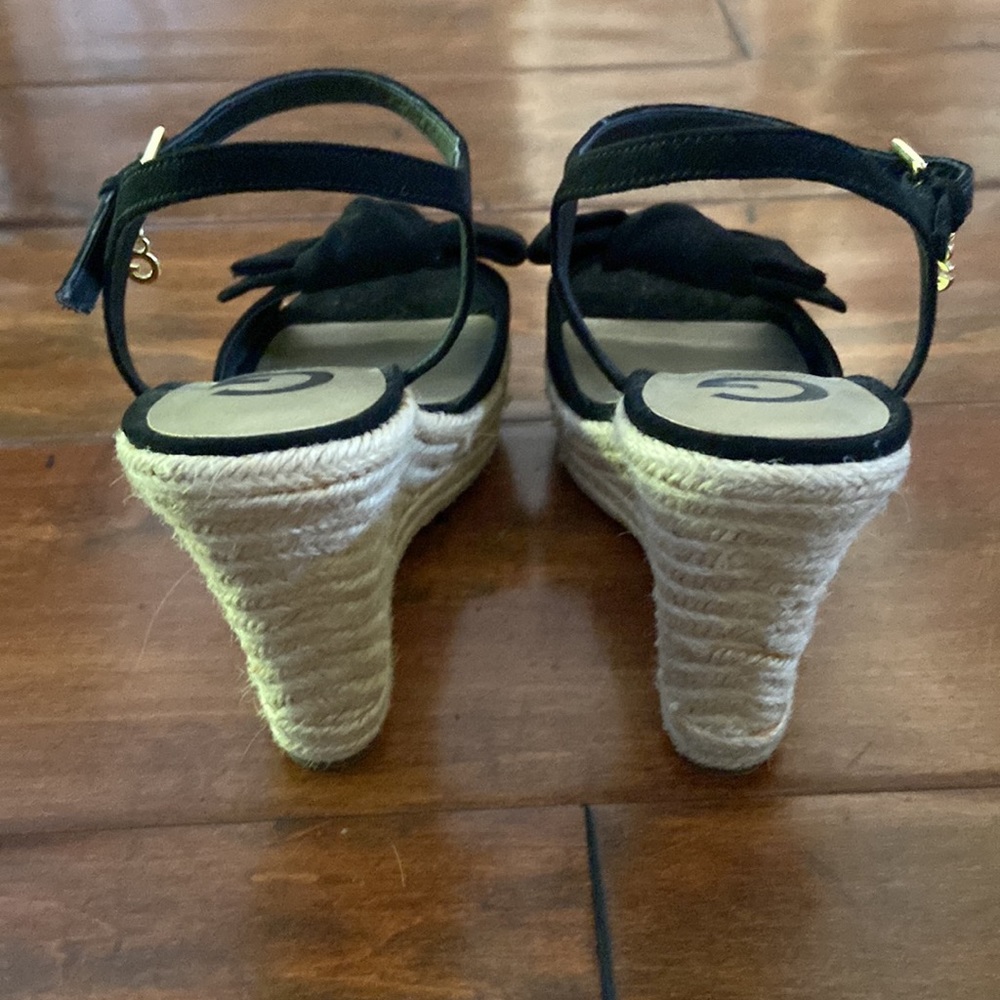 Guess women size 7 wedge sandal - Picture 5 of 8